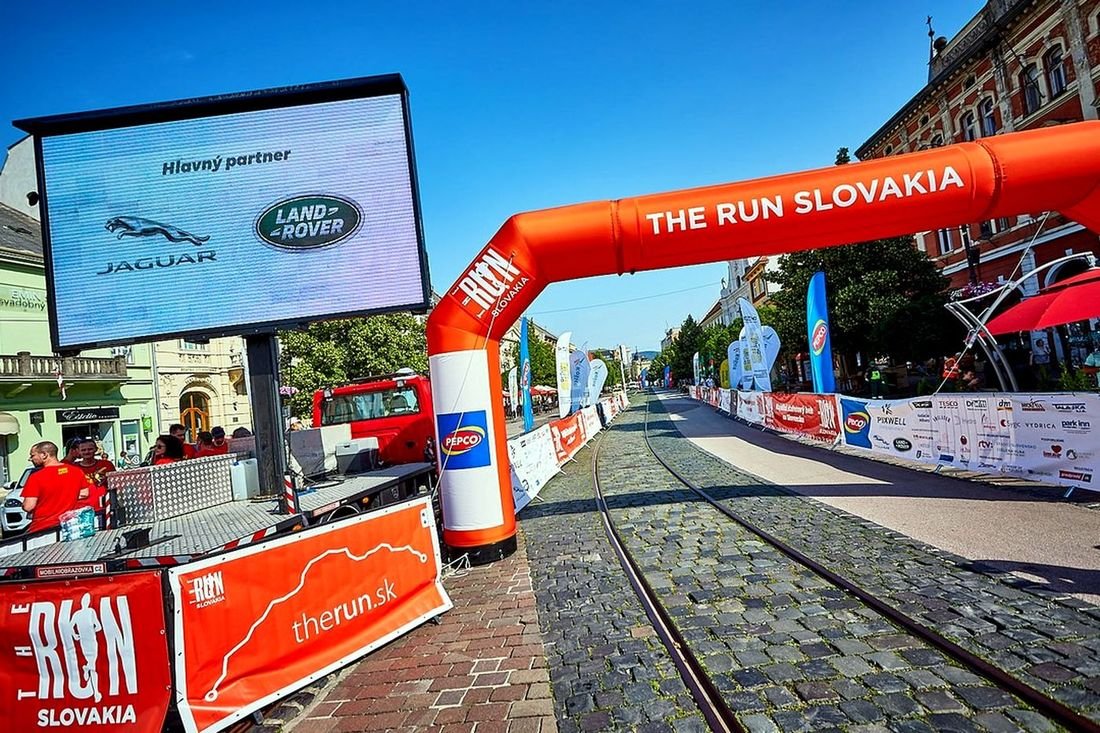 Race finish arch